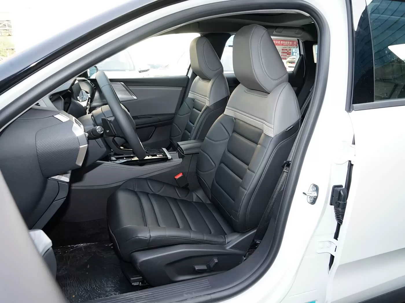 Б/у автомобиль Dongfeng Citroen Versailles C5X в продаже — Silu Auto Export