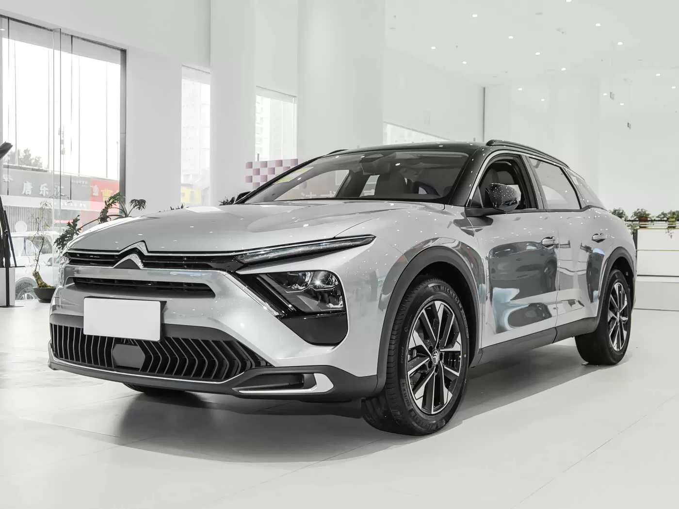 Б/у автомобиль Dongfeng Citroen Versailles C5X в продаже — Silu Auto Export