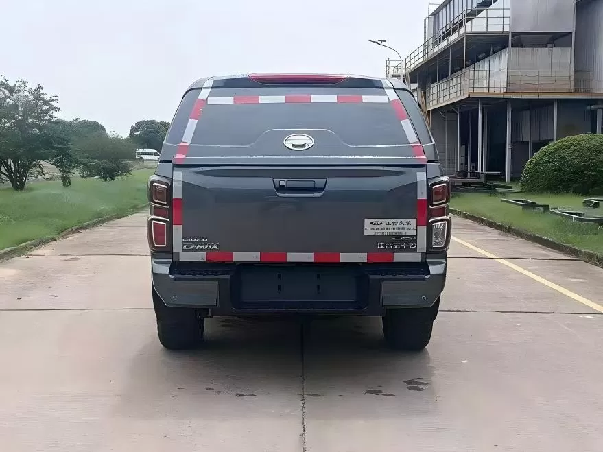 Модифицированный пикап Isuzu D-MAX со съемным водонепроницаемым навесом для безопасного хранения груза