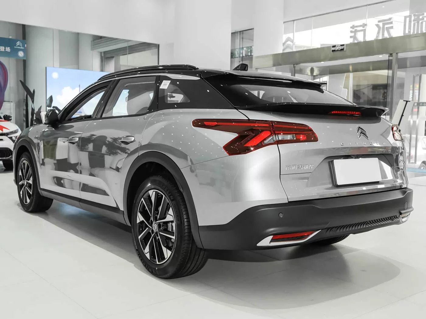 Б/у автомобиль Dongfeng Citroen Versailles C5X в продаже — Silu Auto Export