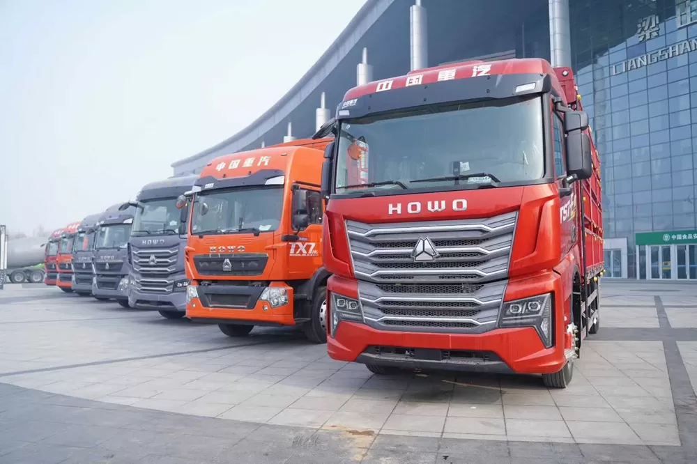 Грузовик Sinotruk Howo TX7 Pro 4×2 с панельной конструкцией кузова и мощностью двигателя 250 лошадиных сил