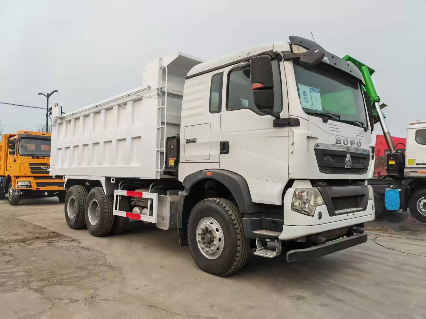 Инженерный самосвал Sinotruk Howo TX 6×4