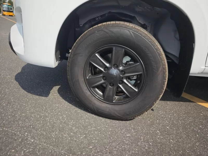 Isuzu RE-MAX Механический дизельный пикап со съемной крышкой багажника