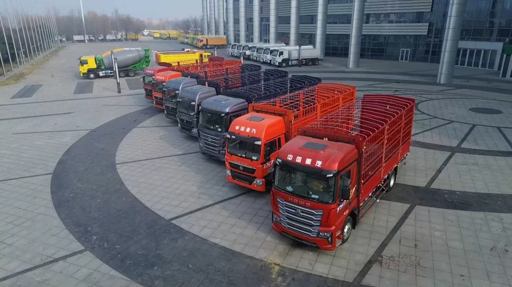 Грузовик Sinotruk Howo TX7 Pro 4×2 с панельной конструкцией кузова и мощностью двигателя 250 лошадиных сил