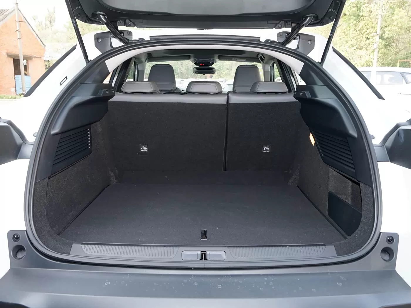 Б/у автомобиль Dongfeng Citroen Versailles C5X в продаже — Silu Auto Export